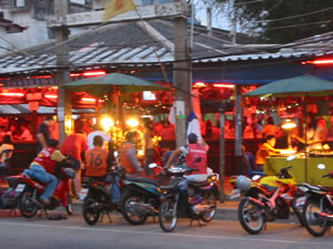 なぜかピンクのバー